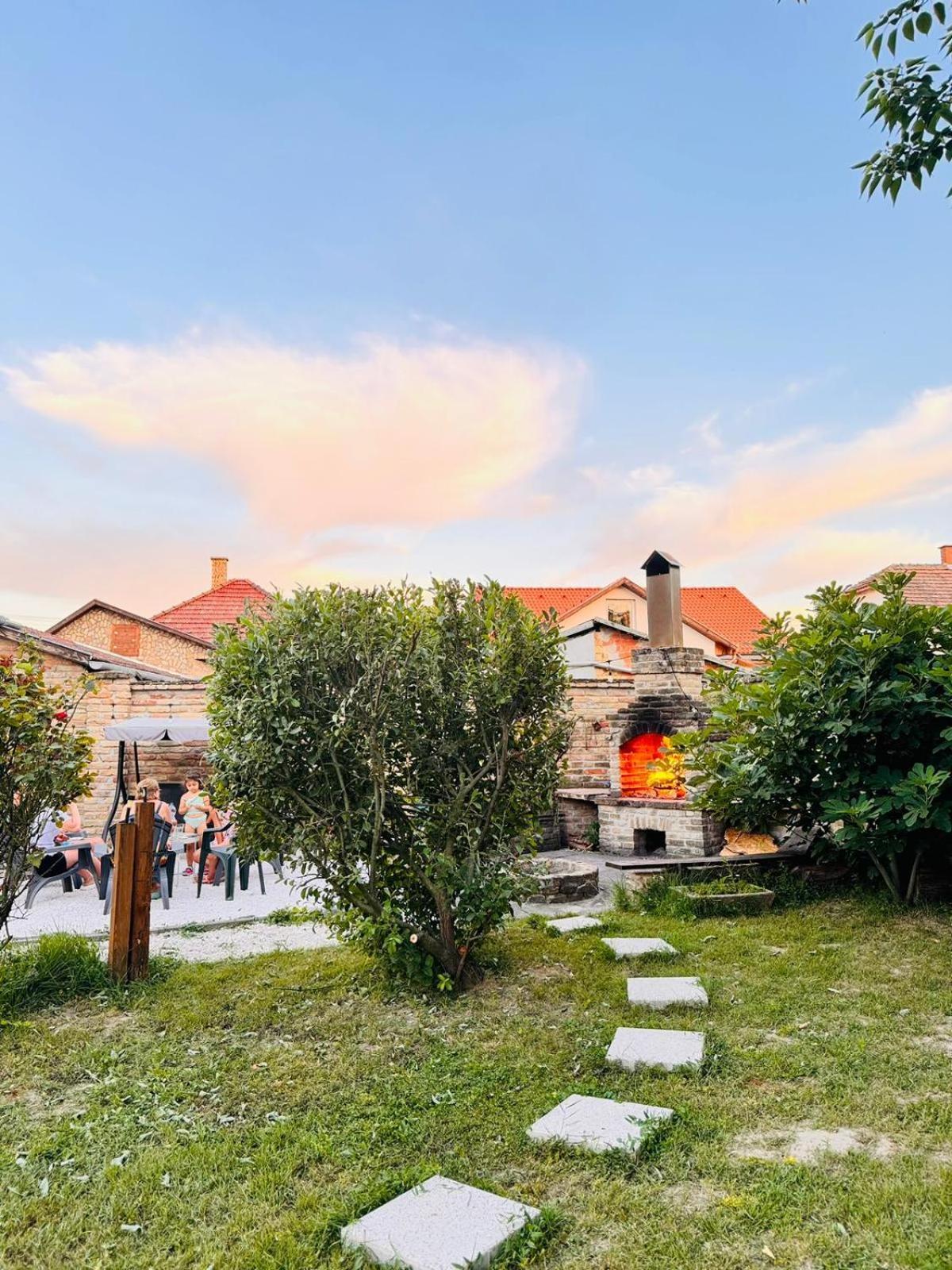 Hotel Pensiunea Schwartzy Makó Exterior foto